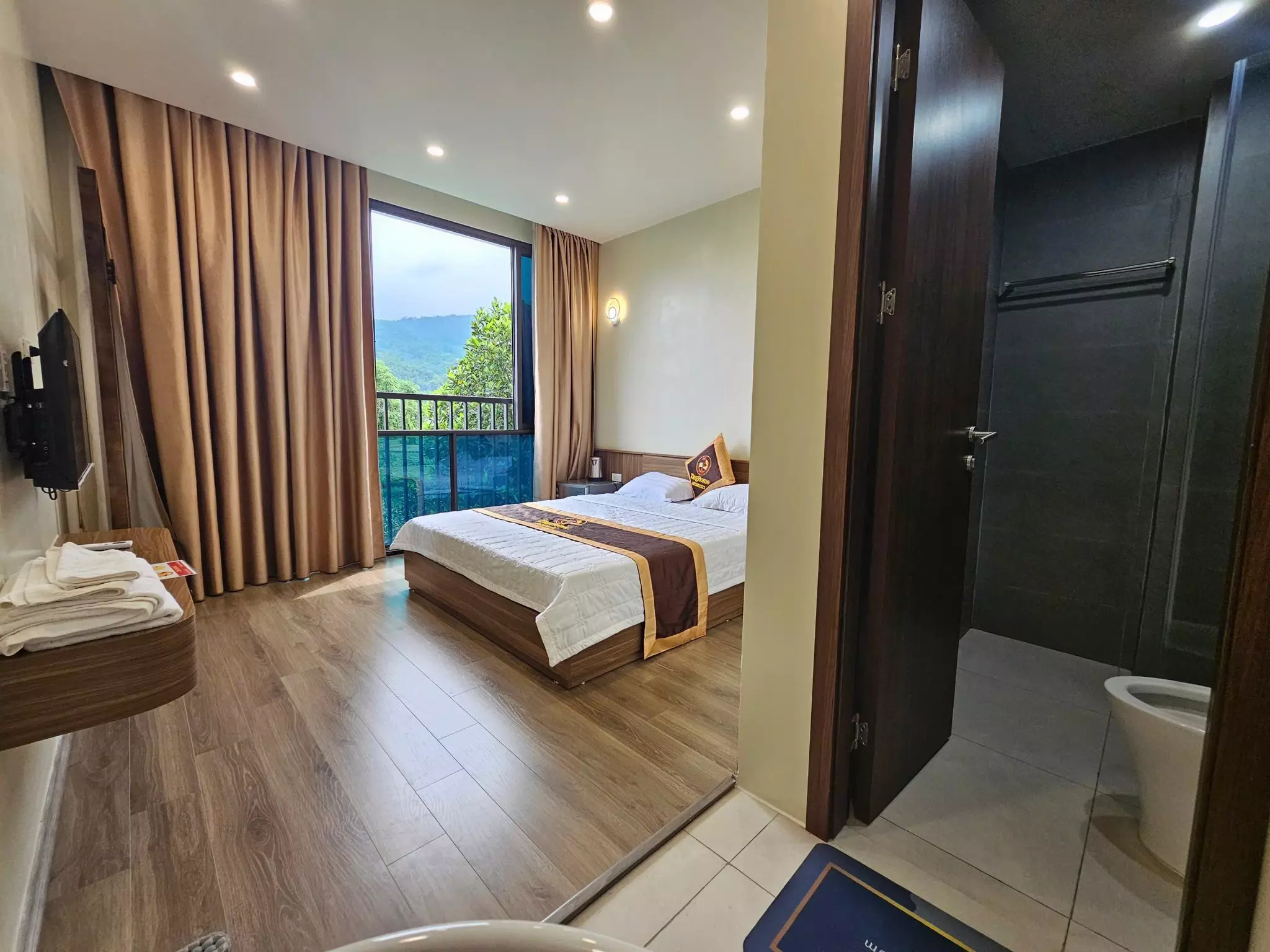 Single Room with Mountain View - ZingHome Homestay