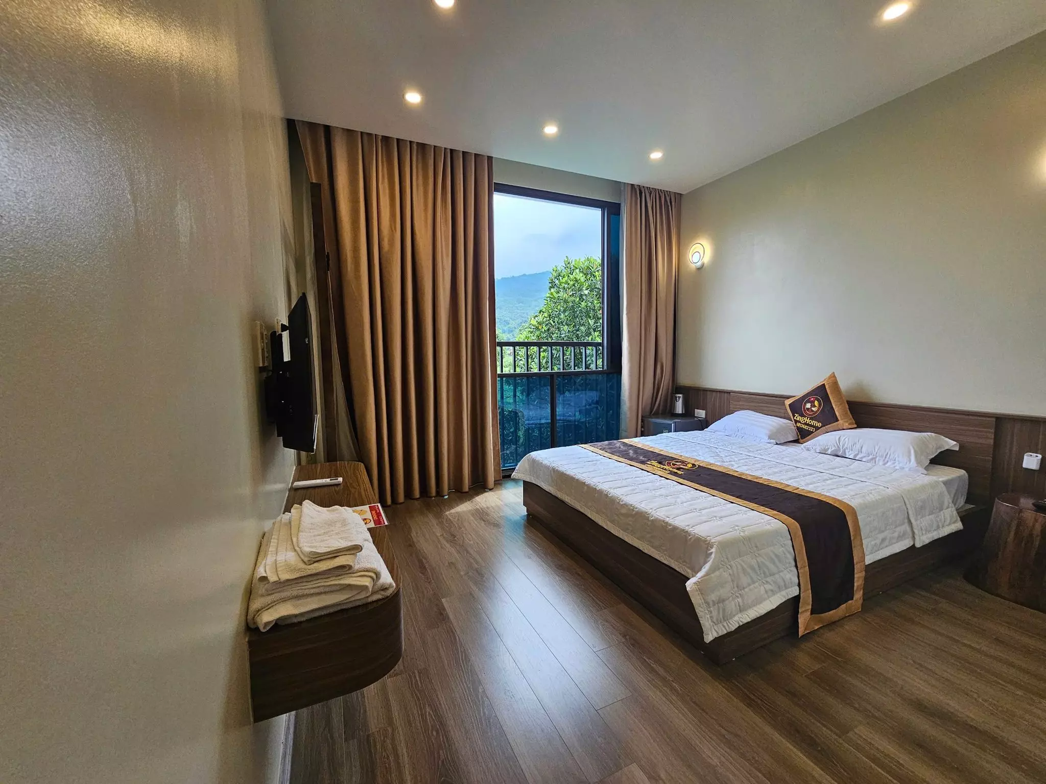 Single Room with Mountain View - ZingHome Homestay