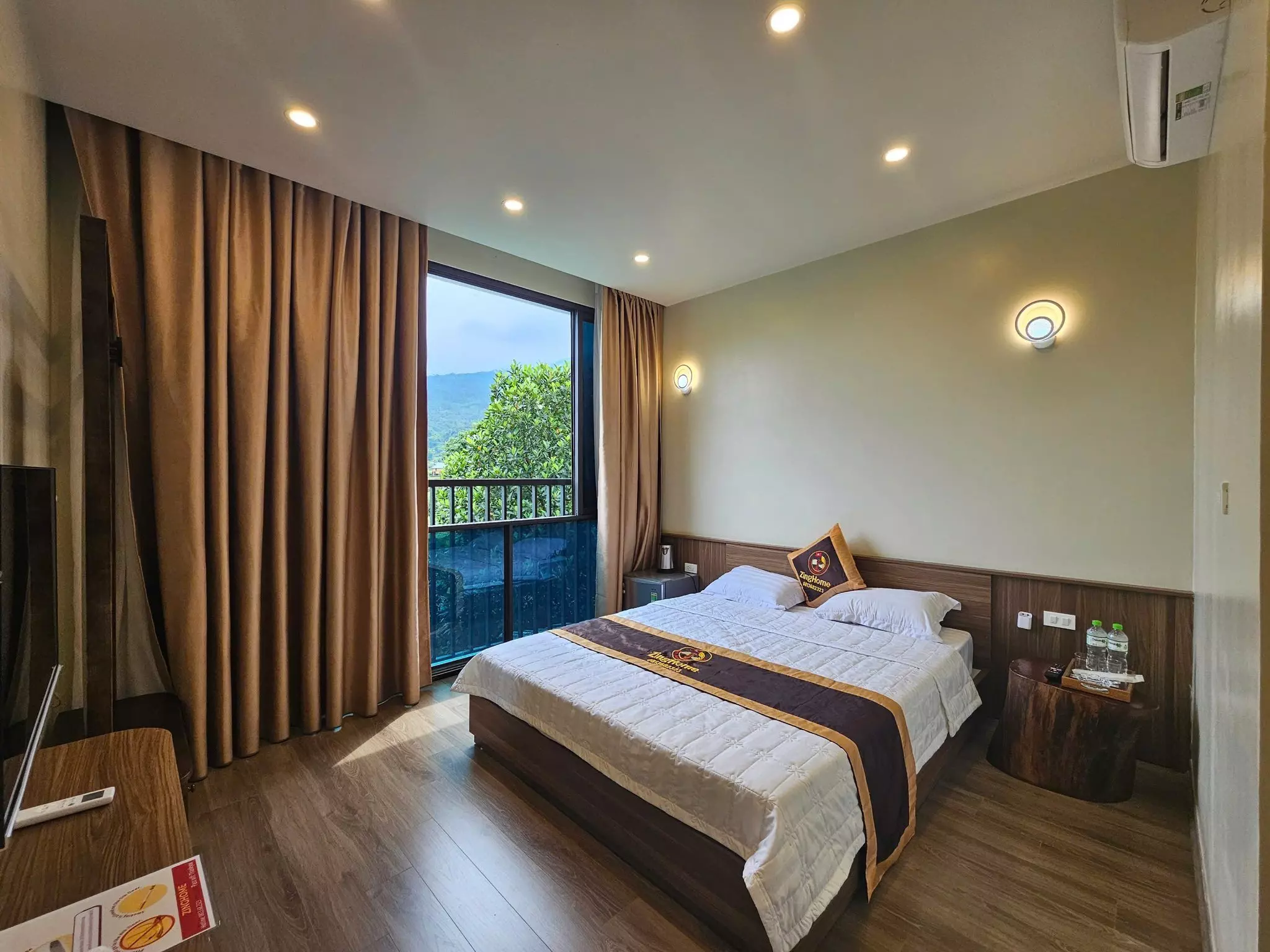 ZingHome Homestay – Single Room with Mountain View 2